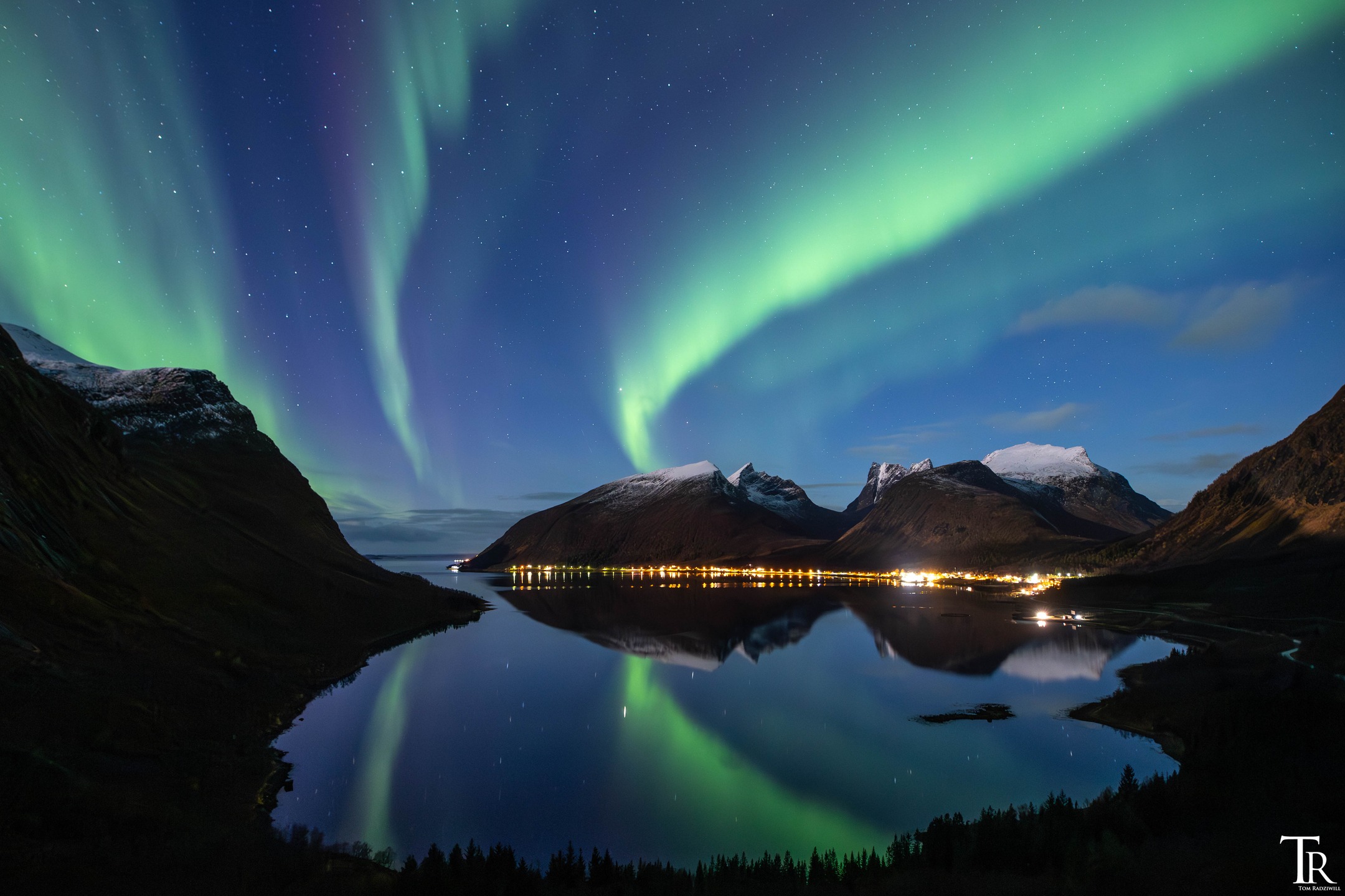 Beautiful Senja 🤩  @visitsenja  #visitsenja #norway🇳🇴 #northernlights #fotoreise #workshopreise #senja #stellar_shots #canon_photos #nightscape #nature_lovers #polarlicht #astrophotography #visitnorway #nightphotography_exclusive #bestofnorway #aurora #skyporn #theskyisnotthelimit #visittromso #roamtheplanet #earthofficial #travelnorway