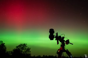 Mehr über den Artikel erfahren Story zum Foto – Teil 10: Deep Sky Astrofotografie unter Polarlichtern